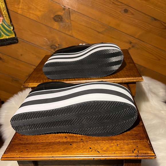 Rocket Dog Black and White Platform Sneakers - Picture 5 of 5